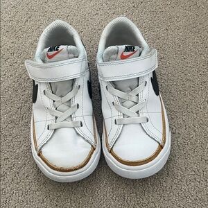 Nike toddler Court Legacy Sneakers, black and white size 9 toddler